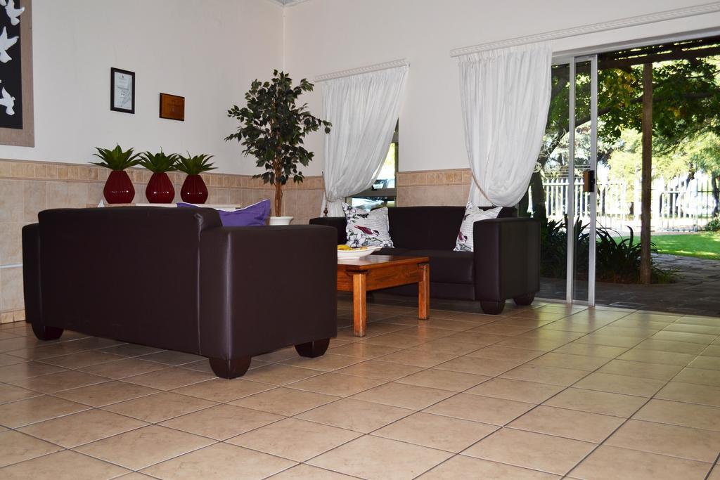 Dove'S Nest Guest House Kempton Park Esterno foto